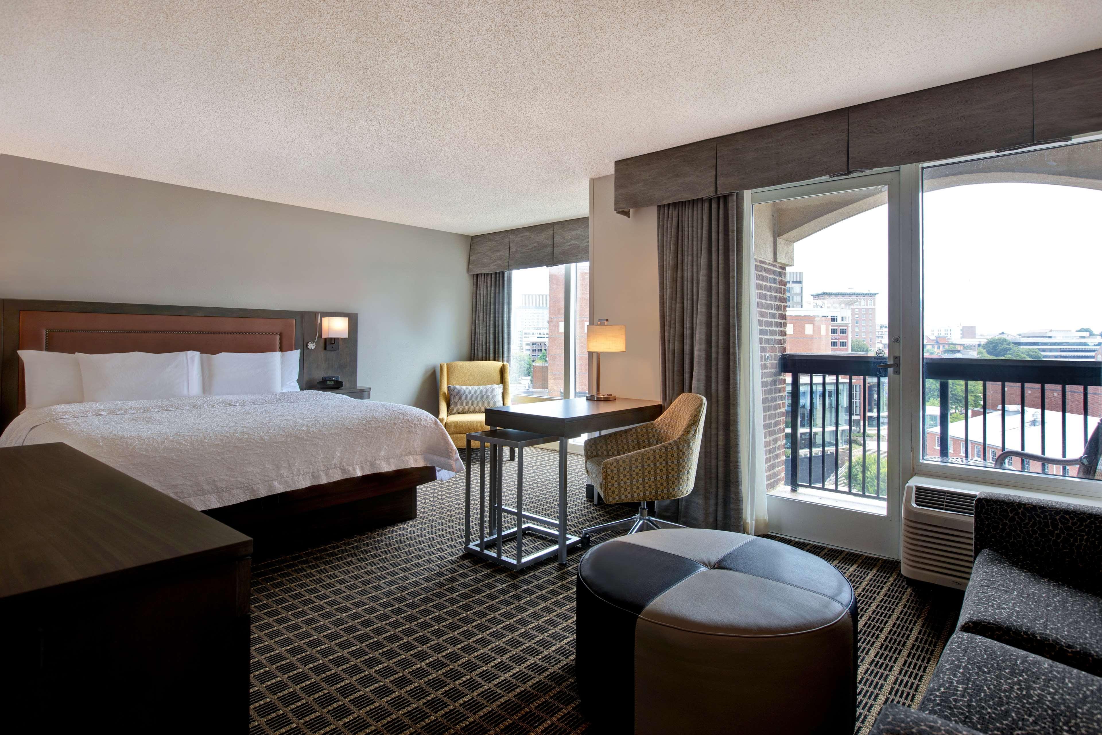 Hampton Inn & Suites Greenville-Downtown-Riverplace Екстер'єр фото