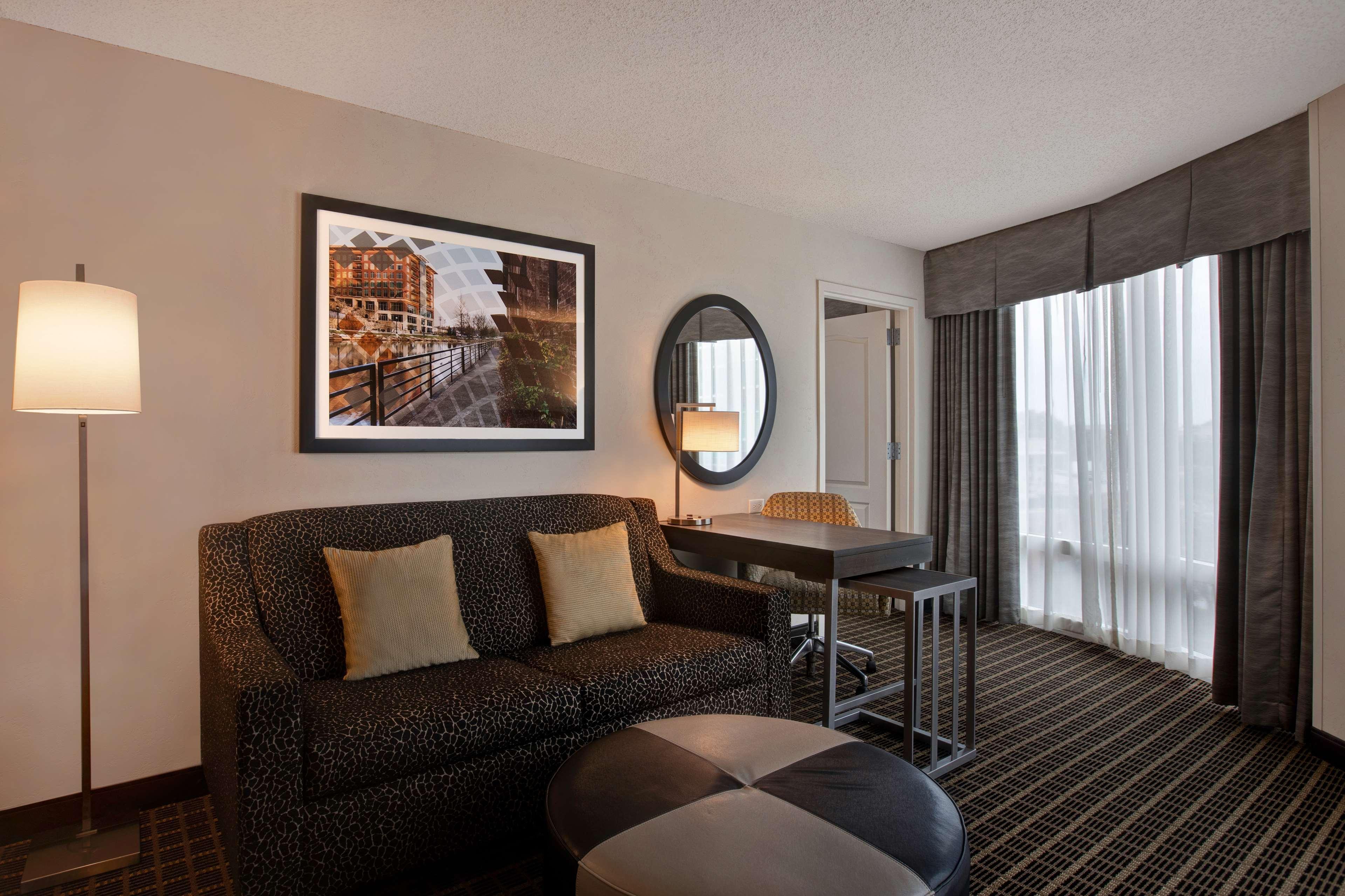 Hampton Inn & Suites Greenville-Downtown-Riverplace Екстер'єр фото