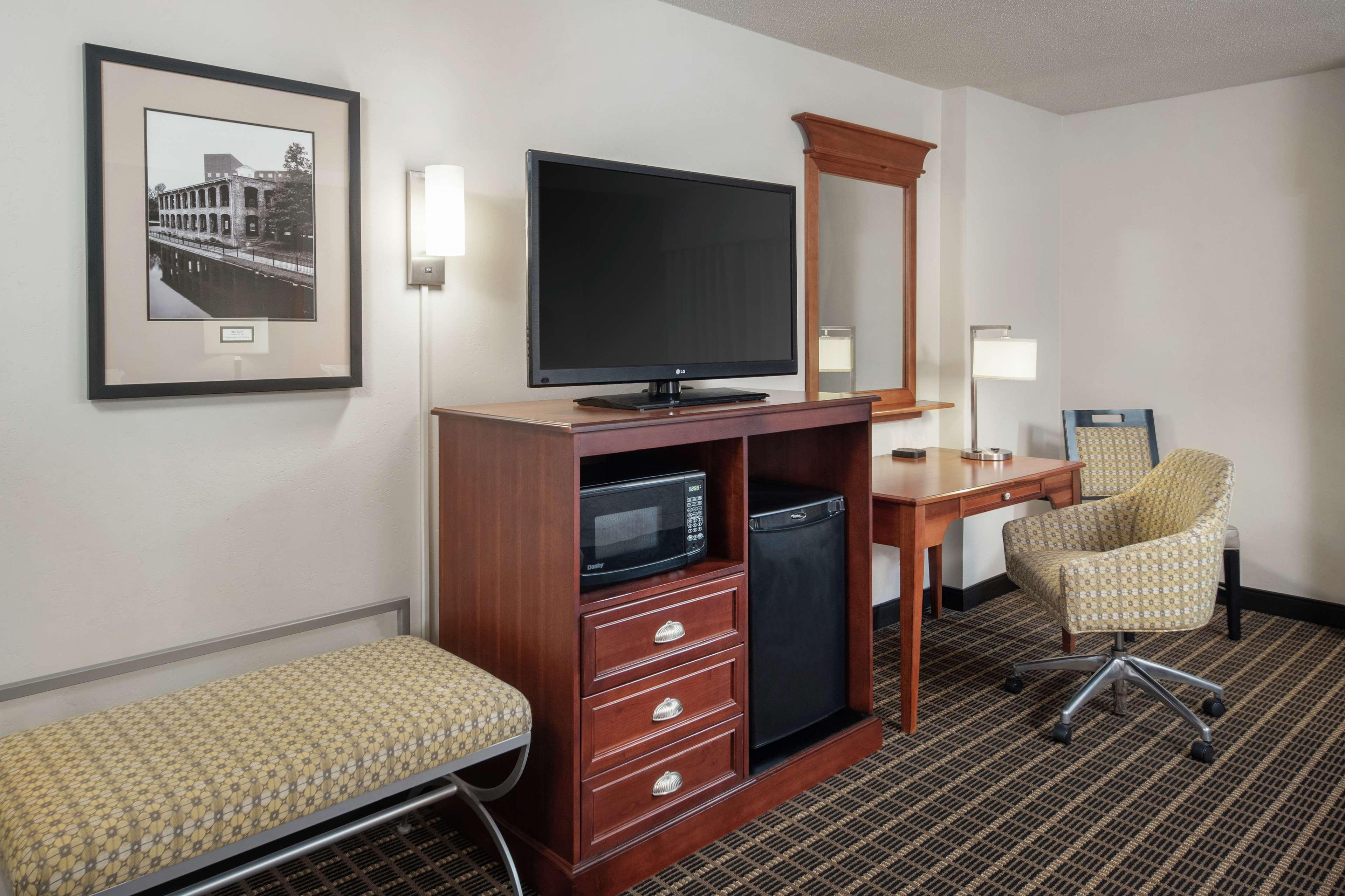 Hampton Inn & Suites Greenville-Downtown-Riverplace Екстер'єр фото