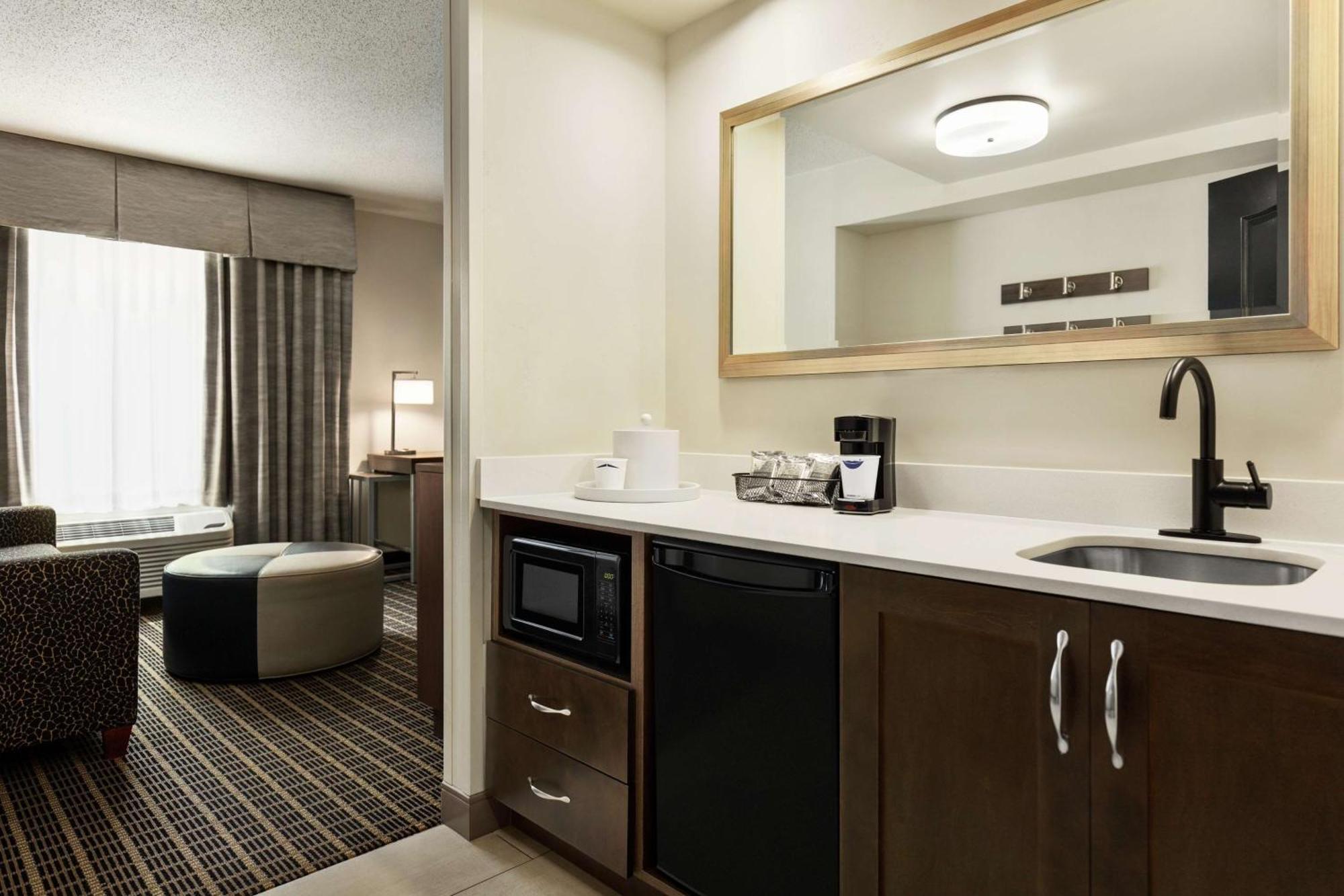 Hampton Inn & Suites Greenville-Downtown-Riverplace Екстер'єр фото