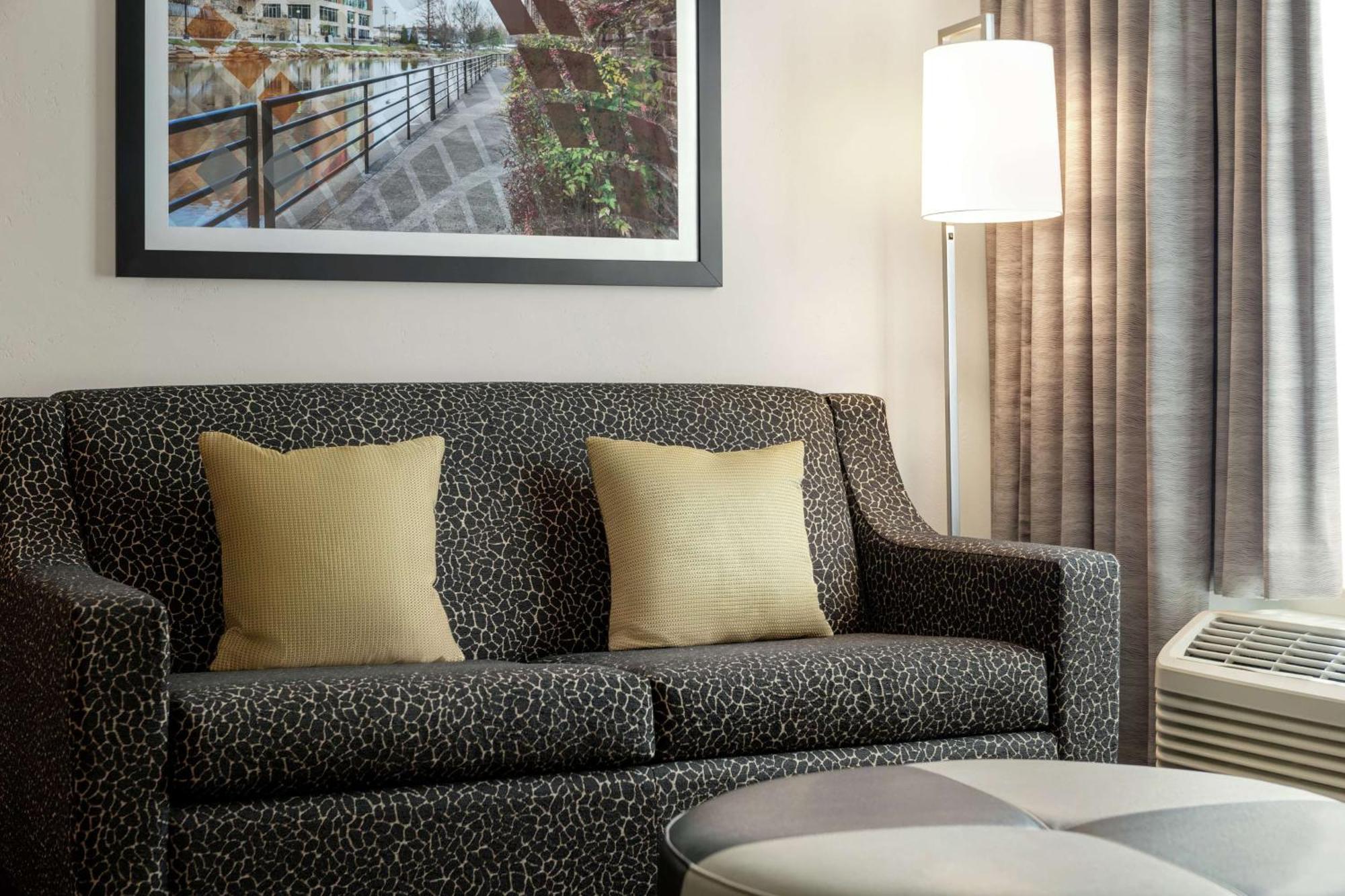 Hampton Inn & Suites Greenville-Downtown-Riverplace Екстер'єр фото